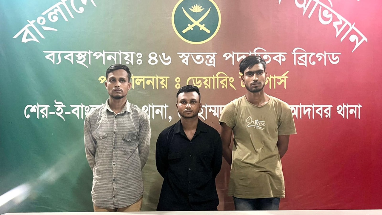 আদাবরে বাসায় ঢুকে কুপিয়ে হত্যা, গ্রেপ্তার ৩